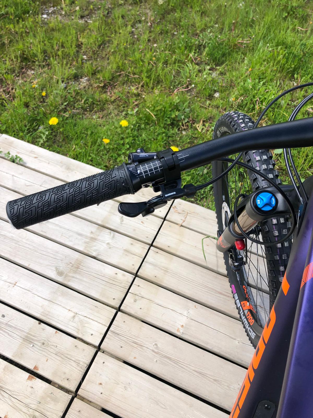 Lapierre Enduro Spicy CF 7.9 – Image 11