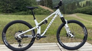 Commencal Meta V5 Essential pure white