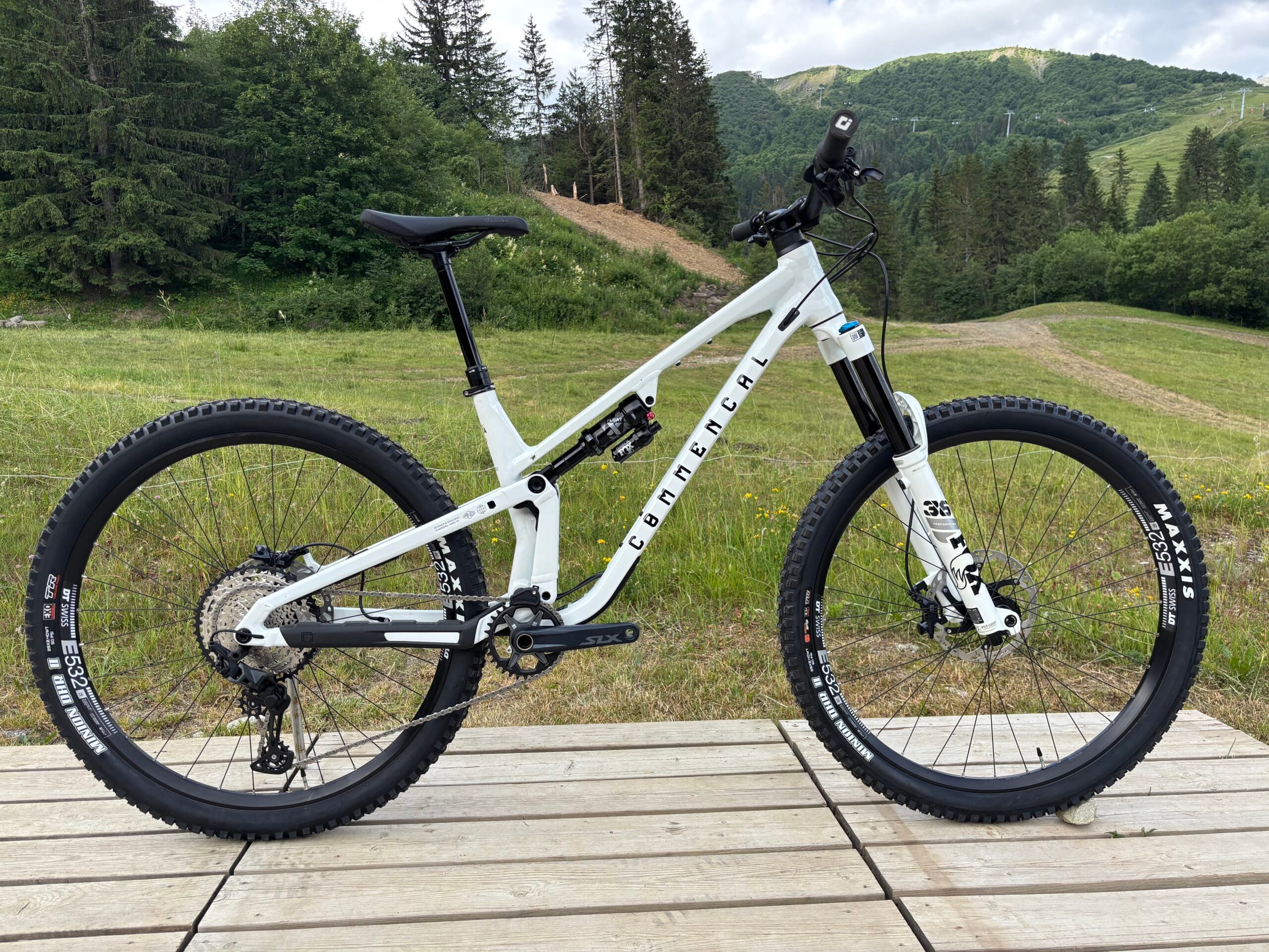 Commencal Meta V5 Essential pure white