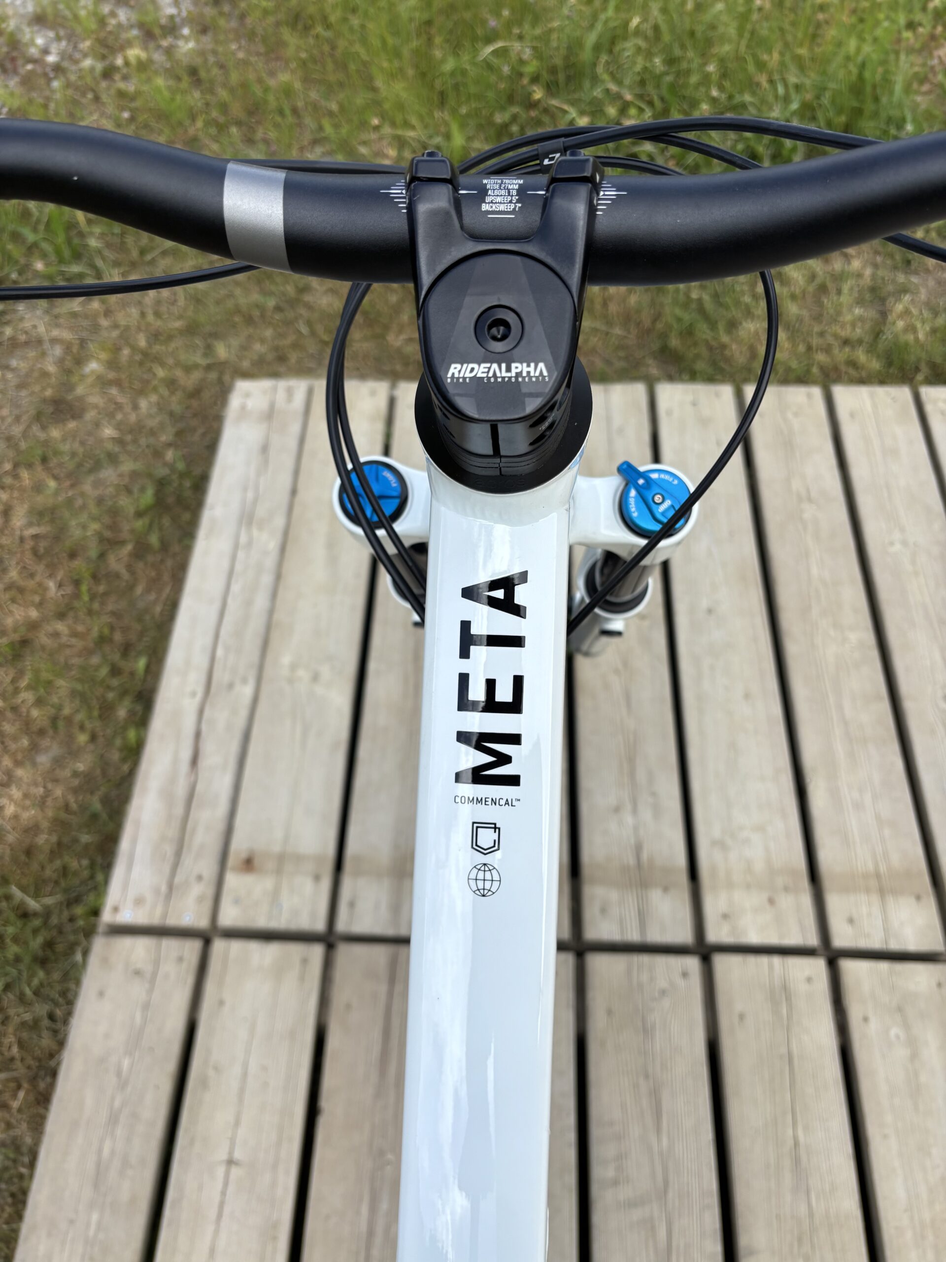 Commencal Meta V5 Essential pure white – Image 6
