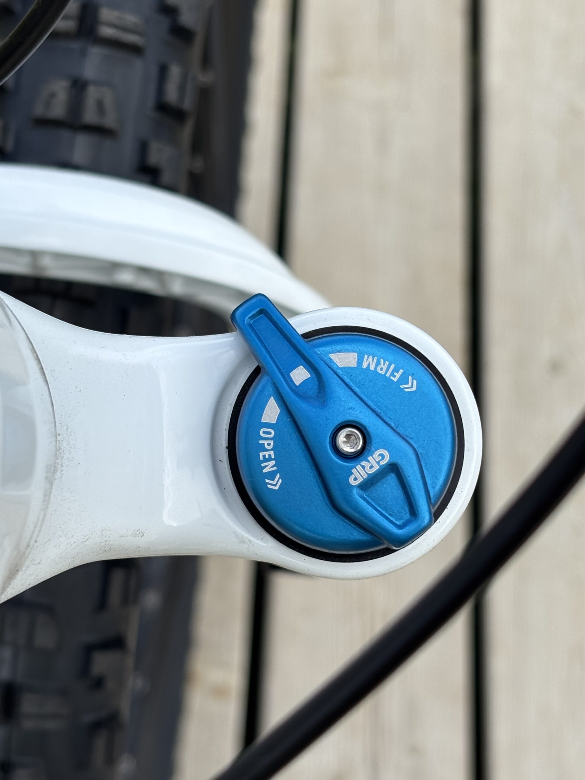 Commencal Meta V5 Essential pure white – Image 4